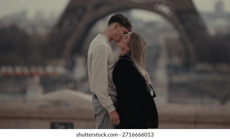 Siteden kiminle sizi Paris’e göndereyim?