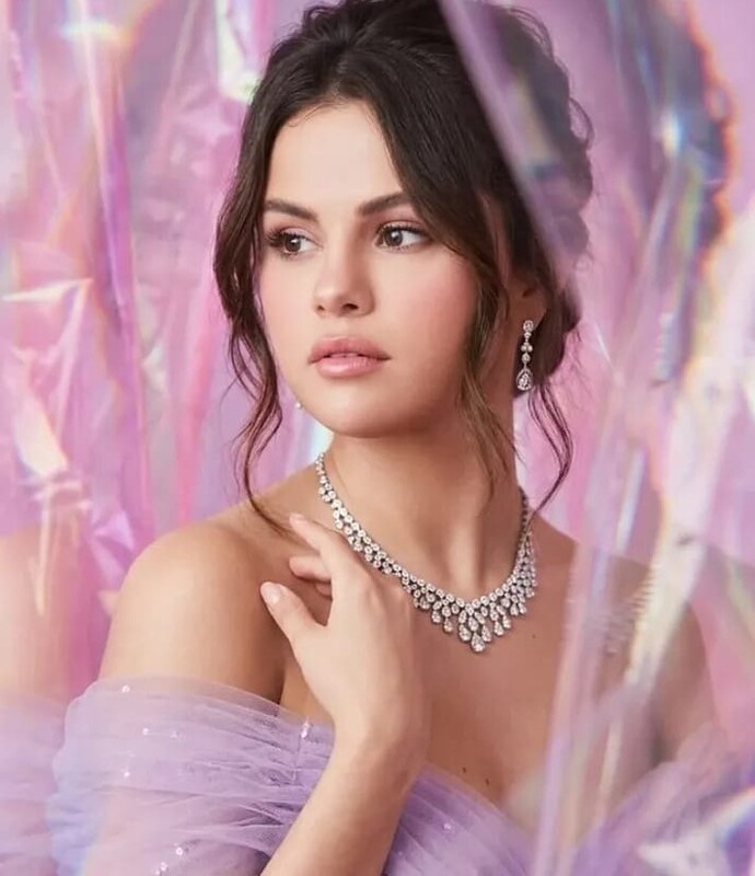 Bizi de çok üzdüler ama biz yine de gittik makyaj yaptık öyle değil mi kızlar?