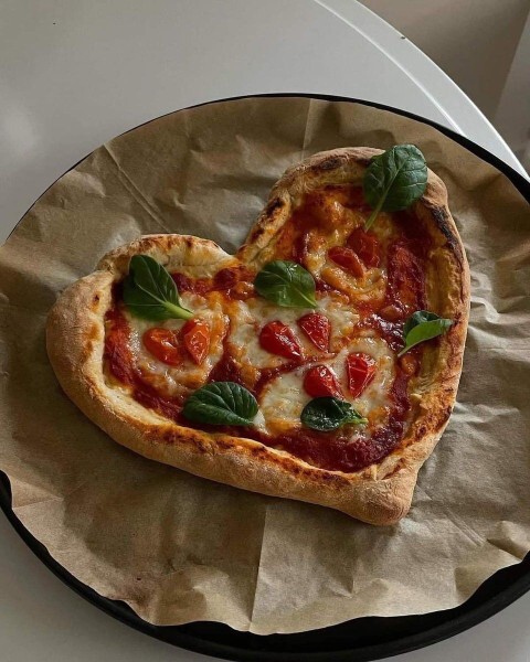 Pizzamı sizle bölüşür müyüm söyliyimi?