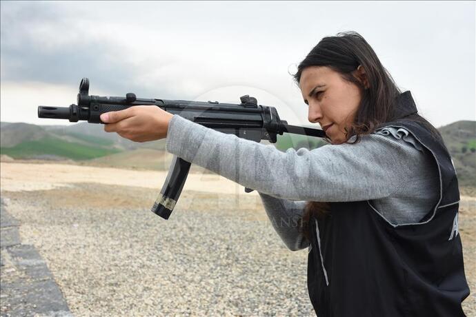 Kızlar, Polis olsanız öldürme yetkisi ister miydiniz? Hangi suçlara?