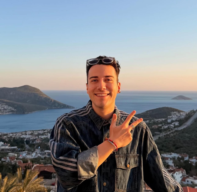 Enes Batur Kimdir, Enes Batur’u Başarılı Buluyor Musunuz?