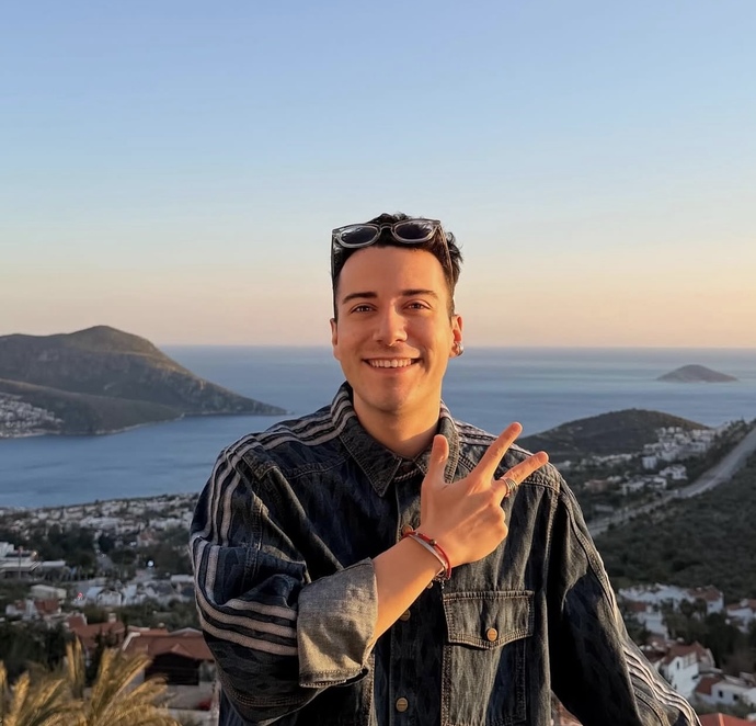 Enes Batur’u Z Kuşağının ‘Dijital Abisi’ Olarak Görüyor Musunuz?