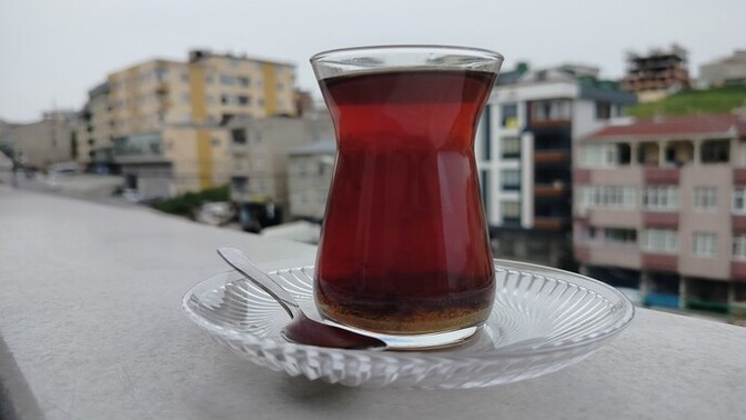 Ben balkonda çay içerken siz ne yapıyorsunuz?