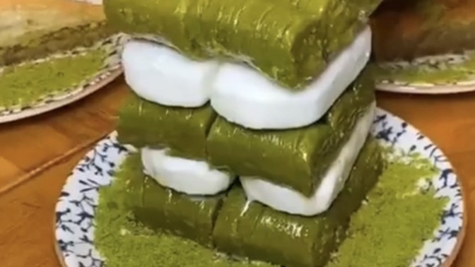 Tabaktaki tatlı ve dondurmayı bitirebilir misin?