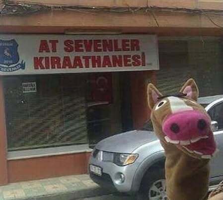 Arkadaş ortamında derdini anlatırken, Arkadaşların başladı yine yalan saati dese ne yapardın?