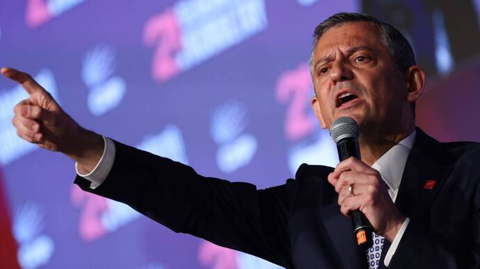 İmamoğlu ve Özel sizce yeni bir parti kurmalı mı?