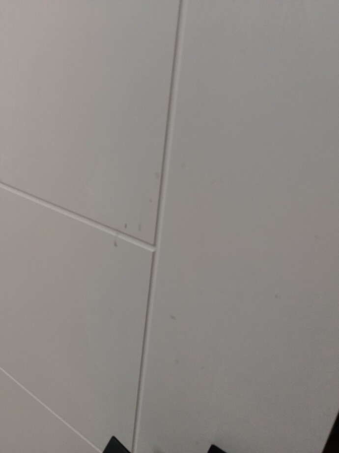 Kocam saçını boyarken banto kapısını kirletmis izler nasıl gidecek?