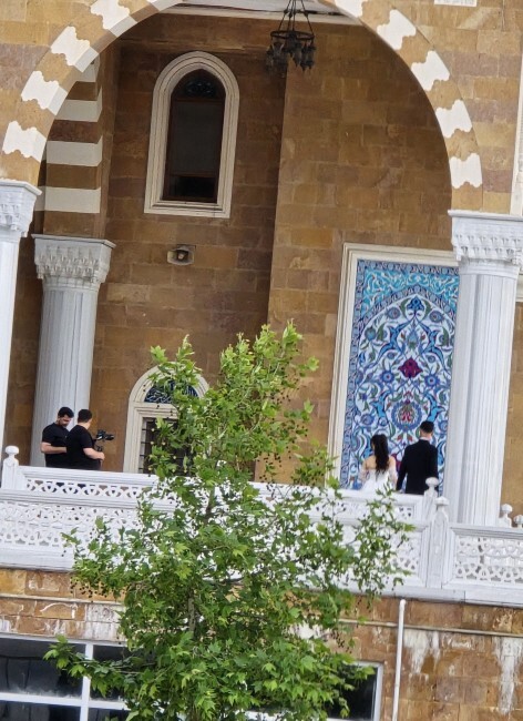 Camii de fotoğraf çekilen Gelinler& Damatlar hakkında ne düşünüyorsun?