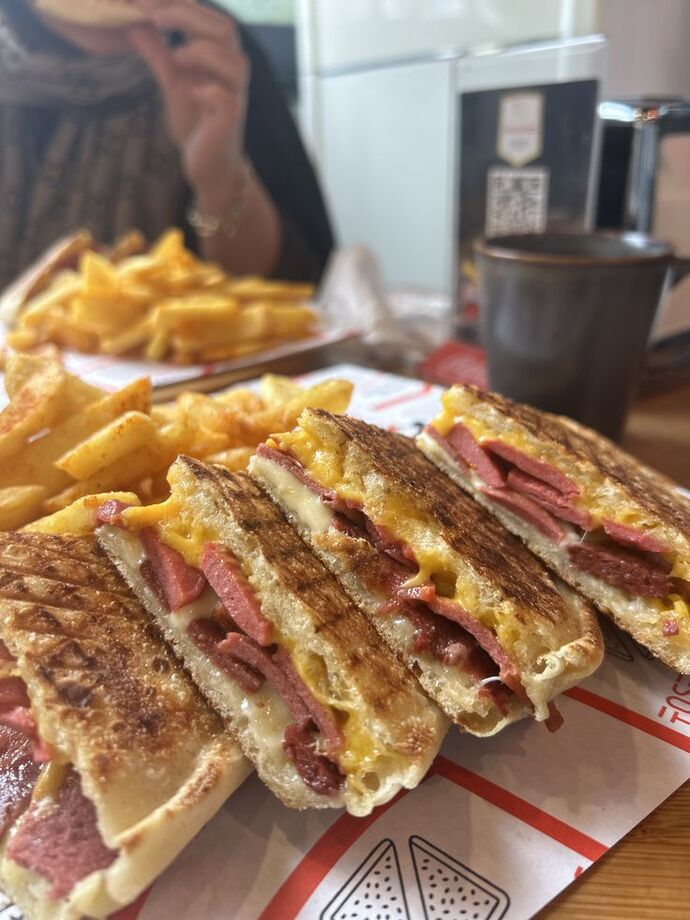 Gece saatlerinde tost yer misiniz?