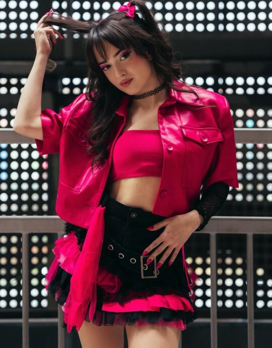 Selena Gomez mi daha tatlı yoksa Melis Fis mi?