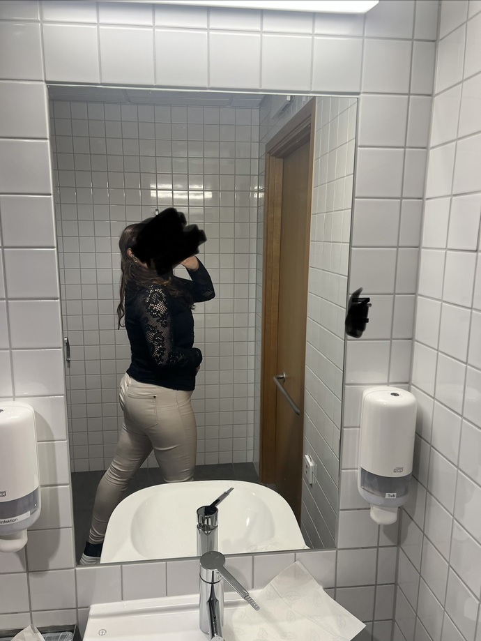İş yerine böyle kombin giymek çok mu iddialı, sizce kötü mü duruyor?