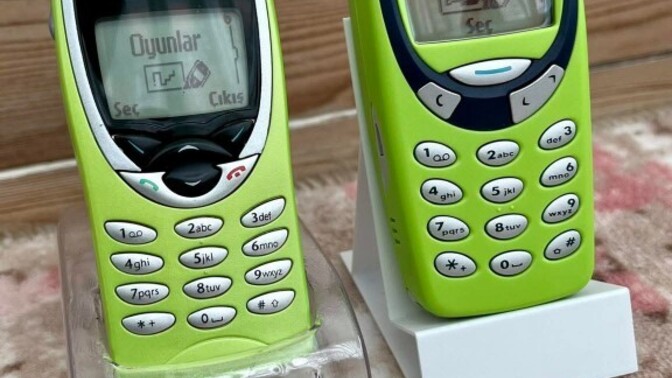 İlk cep telefonunu hala saklayan var mı?
