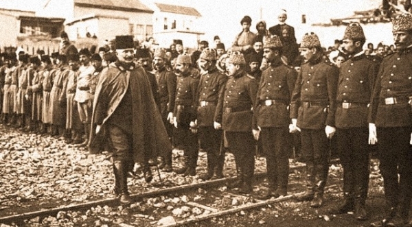 Atatürkçüler neden hemen 'Atam olmasaydı adın Hans olurdu' kafasına giriyor?
