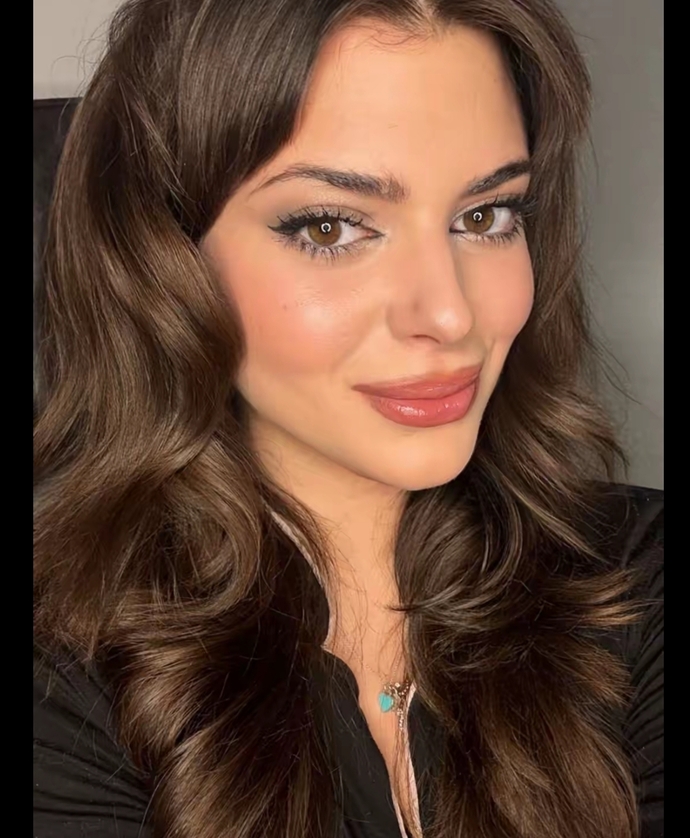Siyah blazer takıma hangi göz makyajı daha çok yakışır, nasıl bir look yapmalıyım?