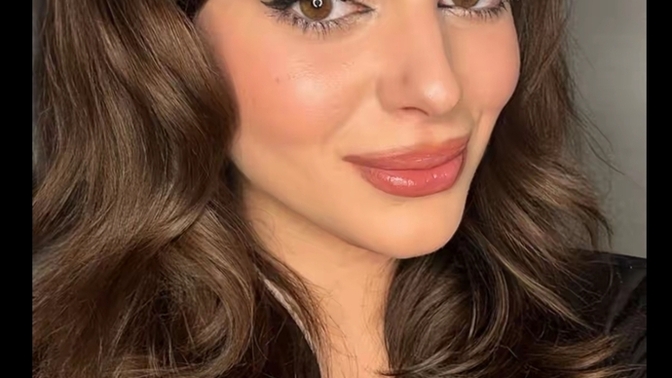 Siyah blazer takıma hangi göz makyajı daha çok yakışır, nasıl bir look yapmalıyım?