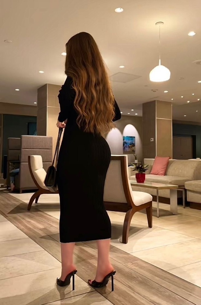 Siyah giyinmenin cazibesi var mı?