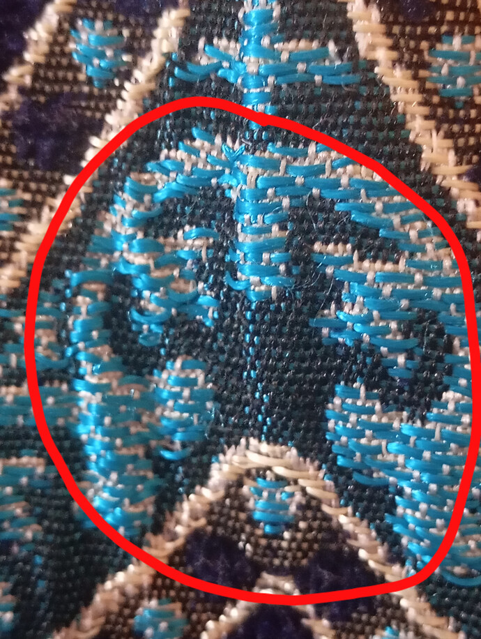 Seccadedeki leke veya sekil size de seytan silueti gibi geliyor mu?