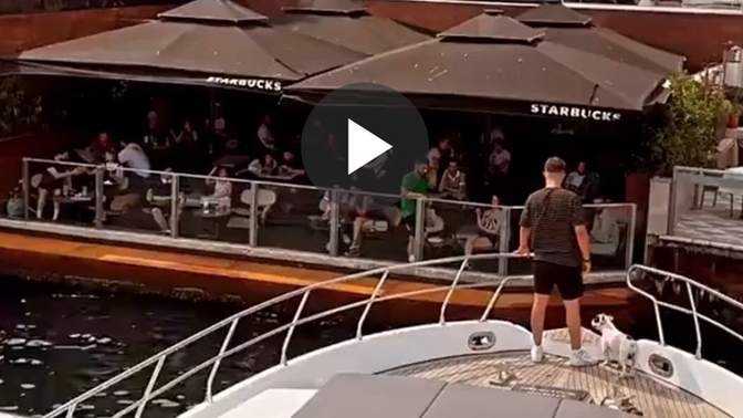Bebek'teki Starbucks'a teknesiyle kahve almaya yanaşan adam olay oldu! Sen hangi fikirdesin?