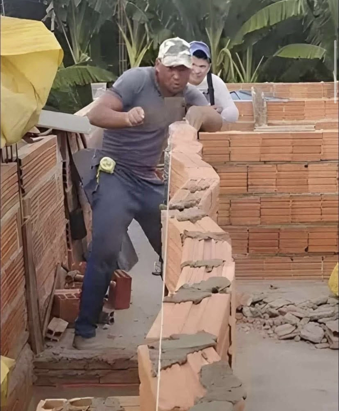 Menfaati için yanınızda durduğunu bile bile arkadaşlığınıza devam eder misiniz?