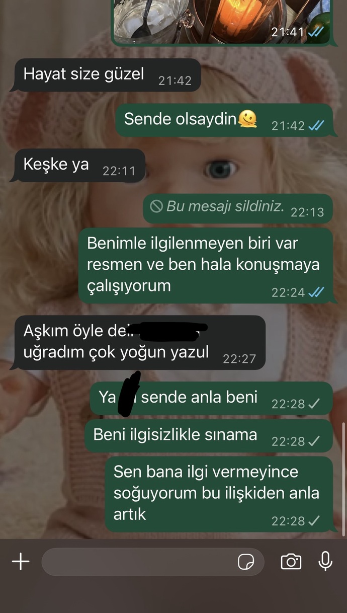 Sevgilim hep geç yazıyor kendimi zorla konuşturuyormuş gibi hissediyorum sizce napmaliyim?