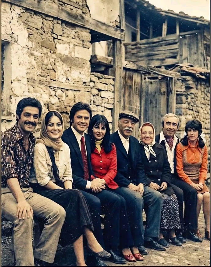Bu sıcacık gülümseme ile iyi akşamlar iyi insanlar, nasılsınız bugün?