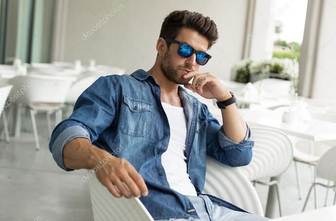 Bu adam yakışıklı mı, objektif bakınca çekici bulunur mu?