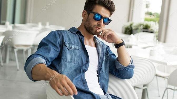 Bu adam yakışıklı mı, objektif bakınca çekici bulunur mu?