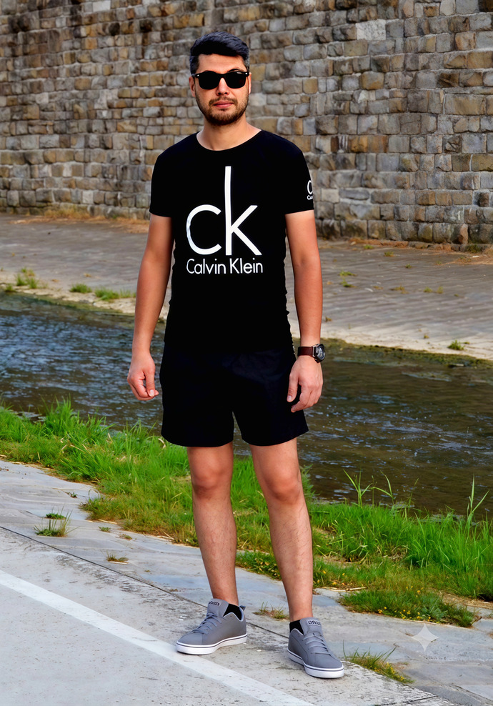 Takım elbise mi spor giyim mi daha çok yakışmış, hangisi daha iyi duruyor?