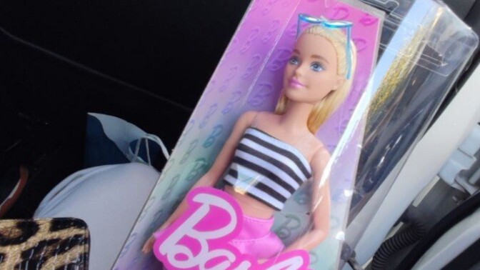 Kizlarrrrr enişteniz barbie almış?