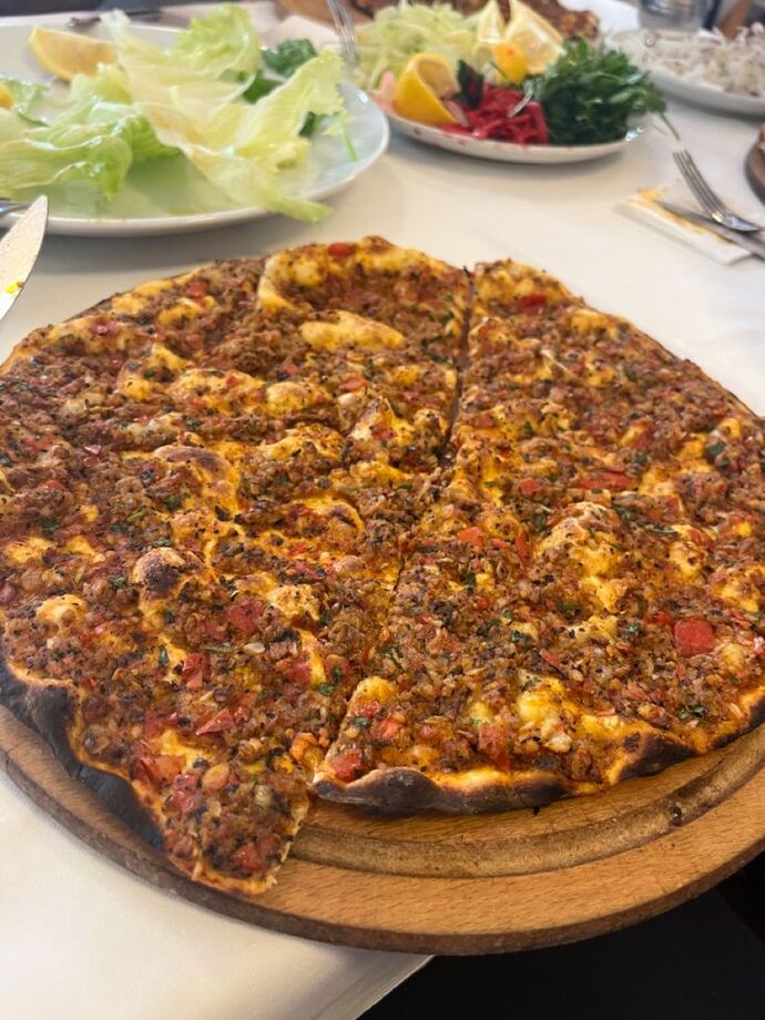 Lahmacuna mayonez sıkar mısın?