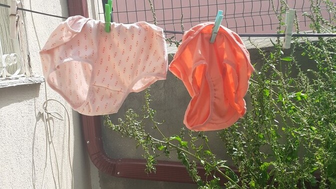 Çamaşırlar yıkandıktan sonra kaç saat içinde toplanmalı, ne kadar süre asılı kalmalı?