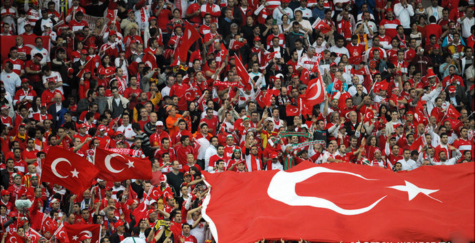 2 - 0 Türkiye yenilmiş. Türk erkekleri neden futbolu beceremiyor?