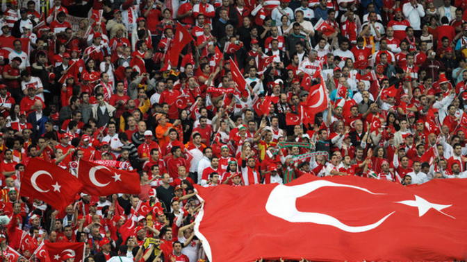 2 - 0 Türkiye yenilmiş. Türk erkekleri neden futbolu beceremiyor?