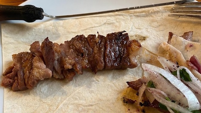 İlk date de 15 şiş cağ kebabı yiyen kızdan ya da erkekten sevgili olur mu, bu normal mi?