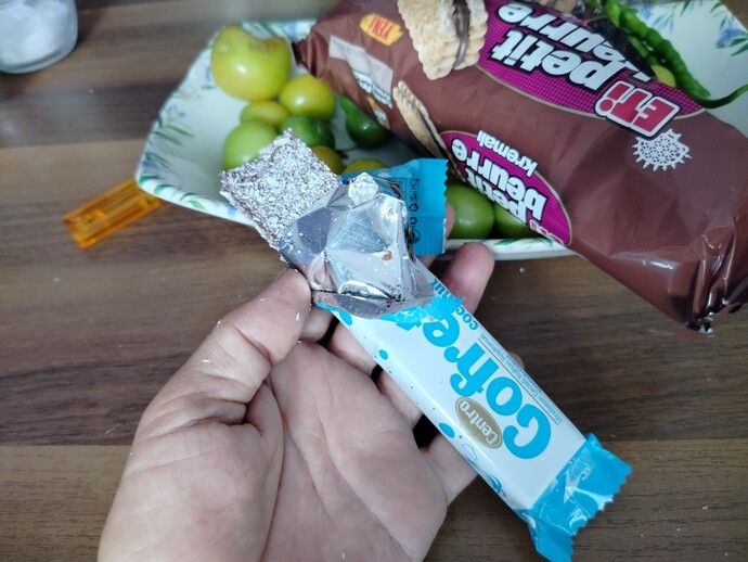 Sabah sabah yiyemedim, bir ısırık aldım sana vereyim mi yer misin?