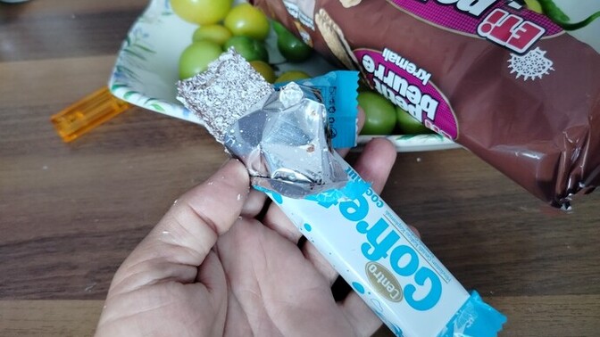 Sabah sabah yiyemedim, bir ısırık aldım sana vereyim mi yer misin?
