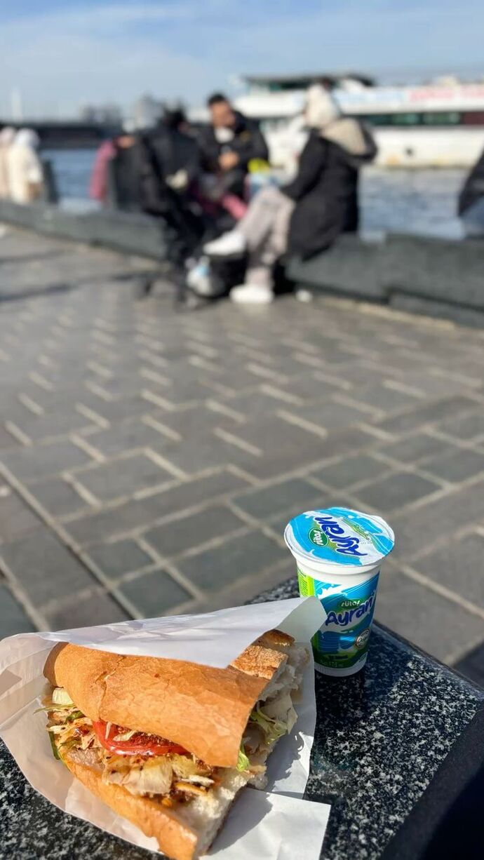 Ayranın yanına en çok yakışan ekmek arası lezzet hangisi?
