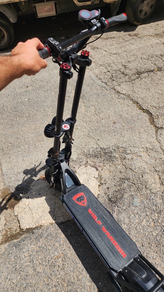 İlk buluşmaya elektrikli scooter ile gelen erkekten olur mu?