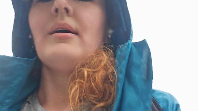 Farkettiniz mi bilmiyorum ama kulağımızda kulaklık varken sesimiz daha mükemmel çıkıyoree 😬🎧?