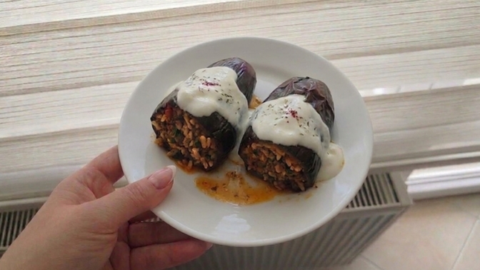Dolmaları yoğurtla mı, sade mi tüketmeyi tercih ediyorsunuz?
