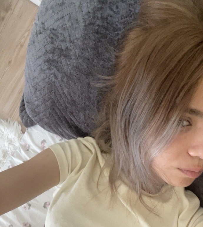 Saçımı tek renge nasıl boyayabilirim, uç rengi ile tamamen aynı ton olsun istiyorum?
