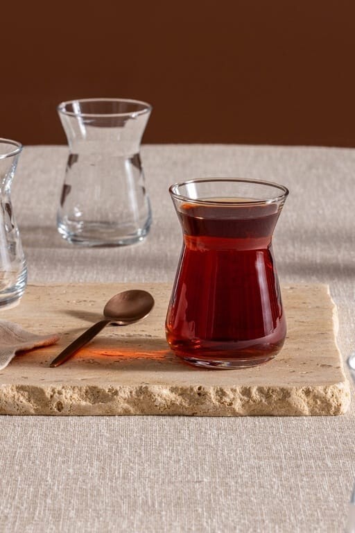 Resimdeki gibi aynı bardaktan ben şimdi bi çay bardağı kadar bira içsem şimdi canım istedi kafa yapar mı?