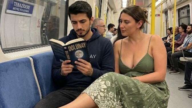 Kadınlar kitap okuyan erkekleri çekici mi buluyor?
