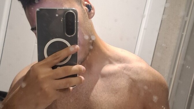 Hiç spor yapmadım 2 gün önce dumbell çalışmaya başladım 30 dk yapıyorum şu an böyle nasıl omuzda kas var mı?