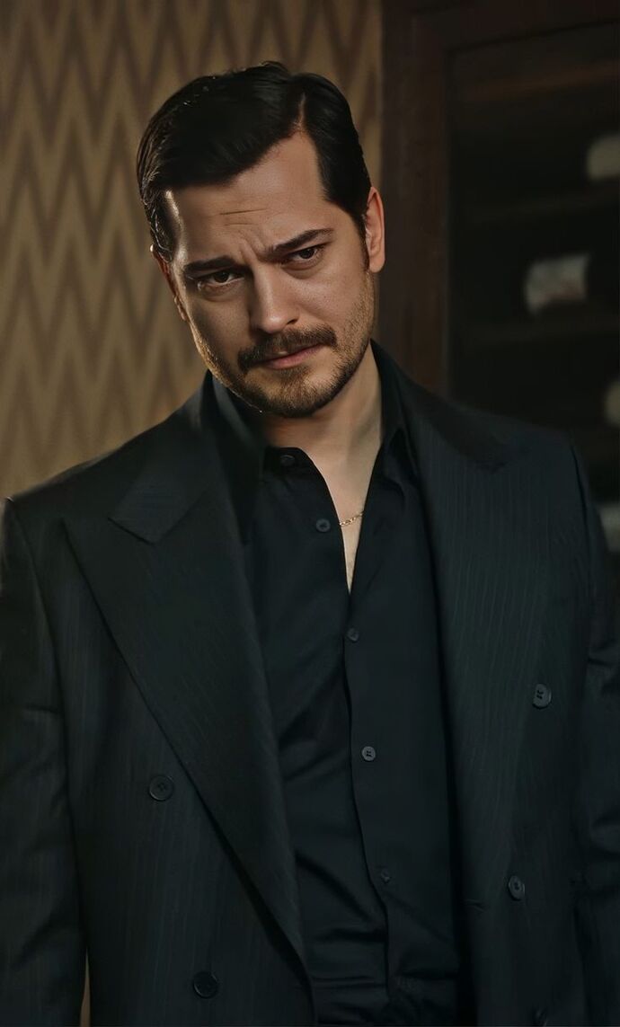 Polat Alemdar mı, Eşref Tek mi?