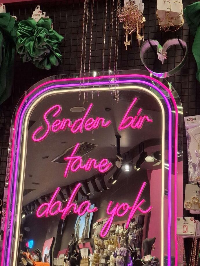 Sizi üç emojiyle tanımlayacak olsak hangilerini seçerdik?
