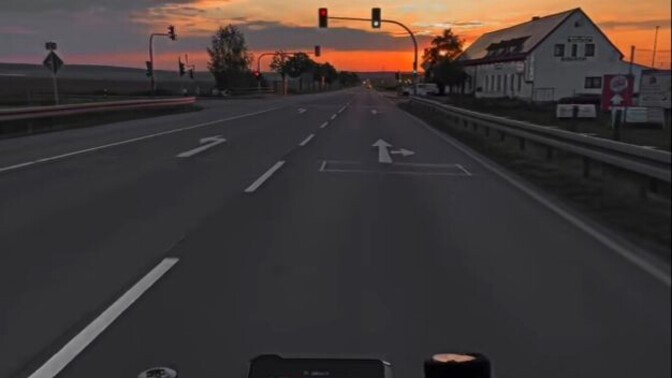 Hayatı "hızlı yaşa, genç öl" tadında, uçlarda yaşayan biriyle sevgili olur muydunuz?