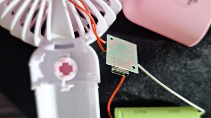 Type-C soketi söküp motoru sarj adaptörüne direkt bağlasam patlar mı, tehlikeli mi?