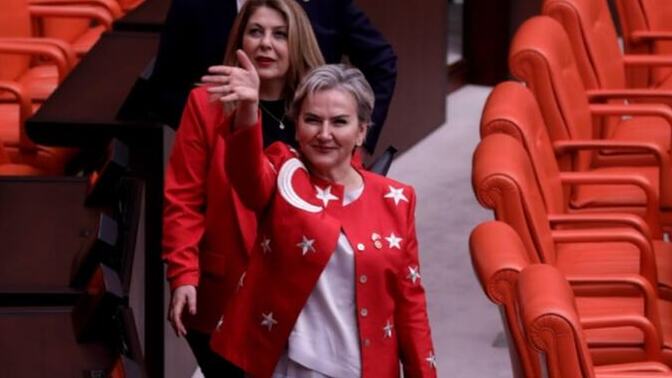 Nimet Hnm 3 yılda 3 parti değiştirmiş, siz hala ilk partinizde misiniz yoksa 😊?