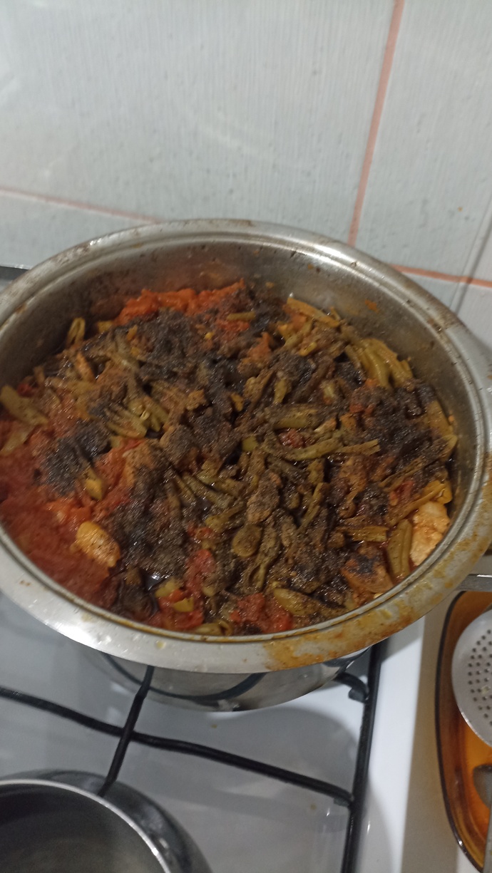 15 kişilik misafir yemeği menüm nasıl, taze fasulye dolma ve firikli pilav yeter mi?
